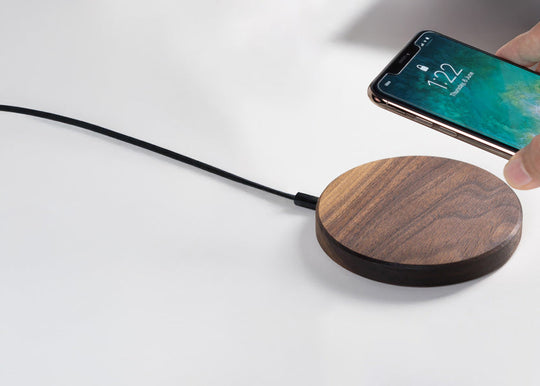 Gift for an electronics fan: MagSafe vs a classic charger – what to choose and for whom?