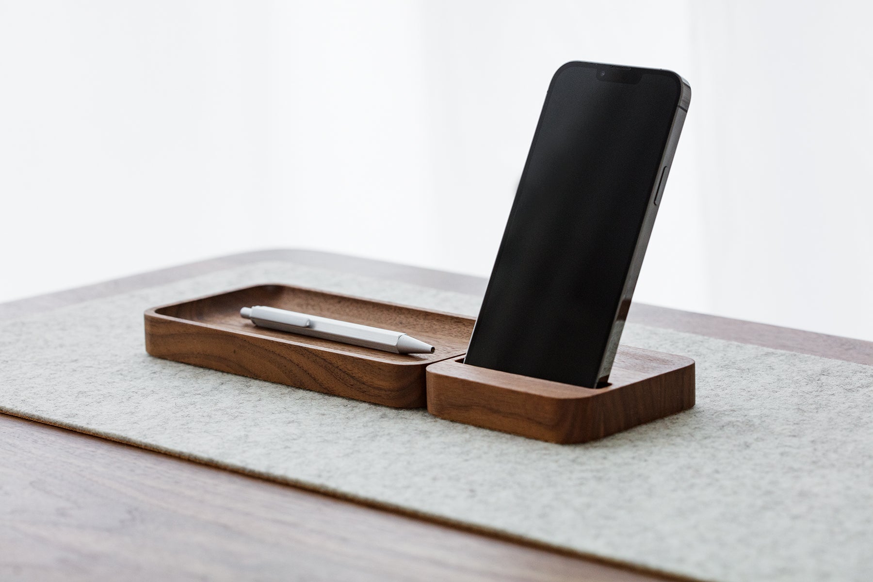 oakyblocks walnut smartphone holder desk setup | -