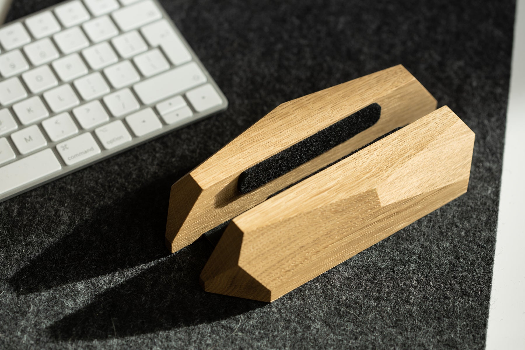 oakywood oak wooden laptop stand details | oak
