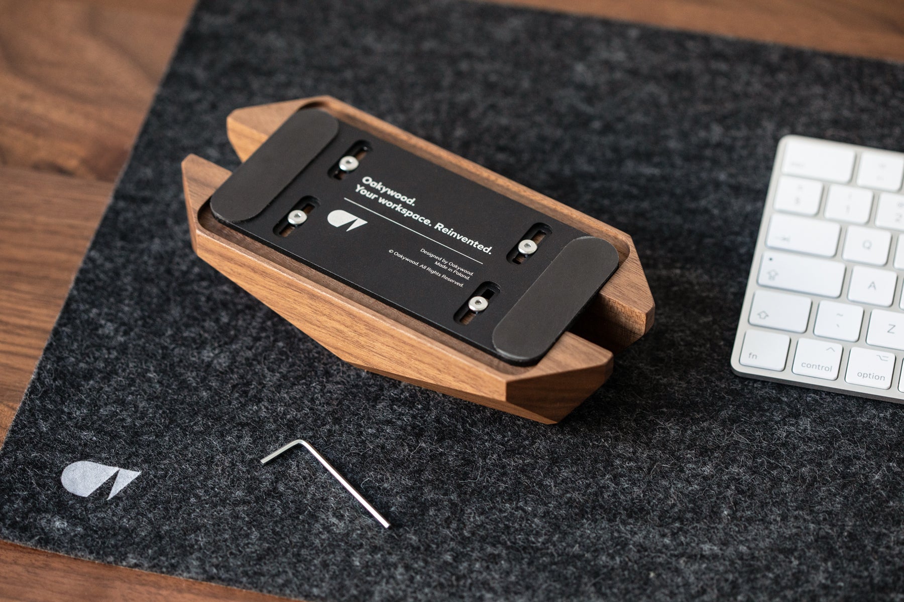 oakywood walnut wooden laptop stand bottom plate regulation | -