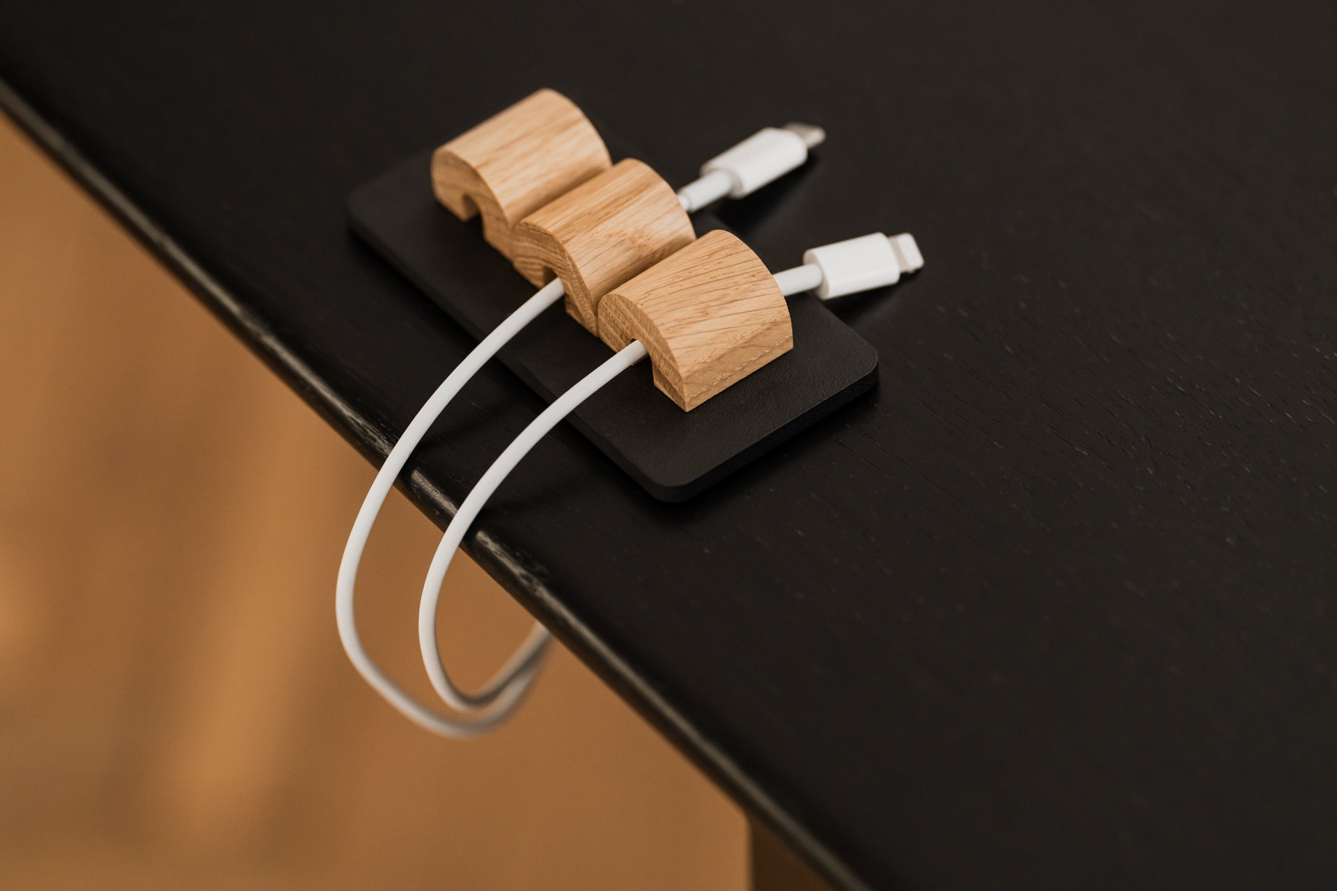 Magnetic cable organizer in oak and black – stylish wooden accessory for neat cord storage | oak, black