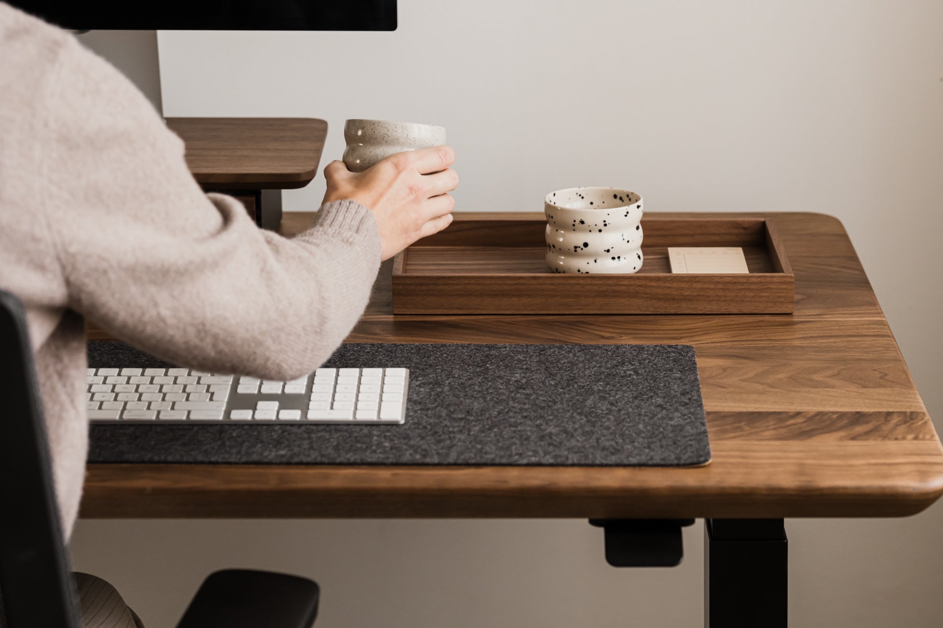 Oakywood Valet Tray – elegant wooden tray for small items on your desk | walnut, 