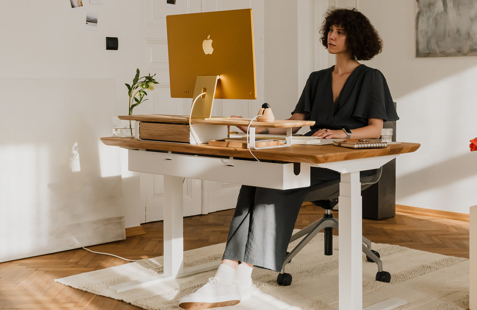Oakywood standing desk with cable management tray | white, large