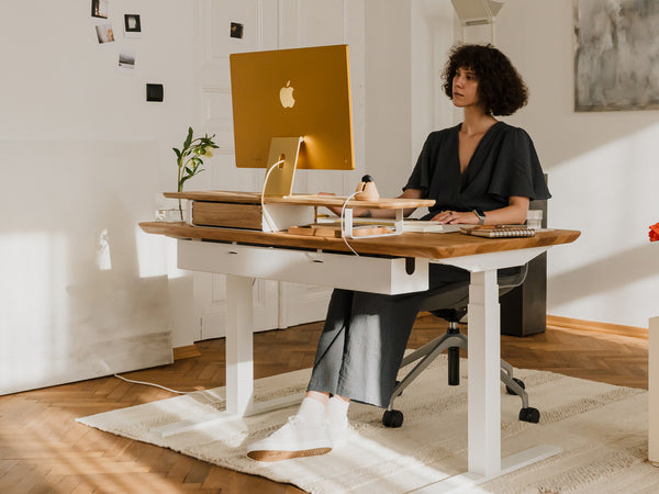 Oakywood standing desk with cable management tray | white, large