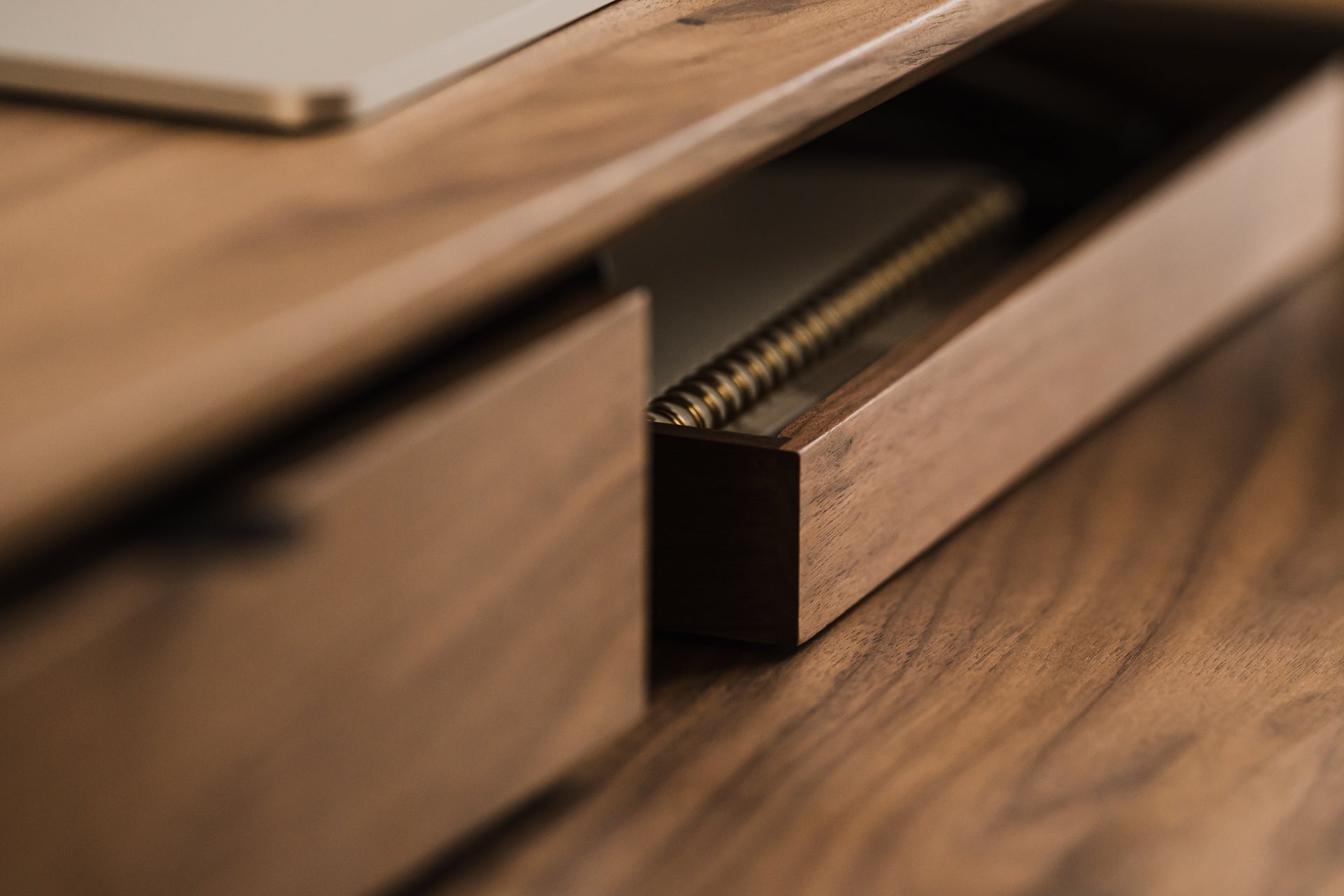 Oakywood Valet Tray – modern wooden tray for organizing gadgets, keys, and accessories | walnut, 