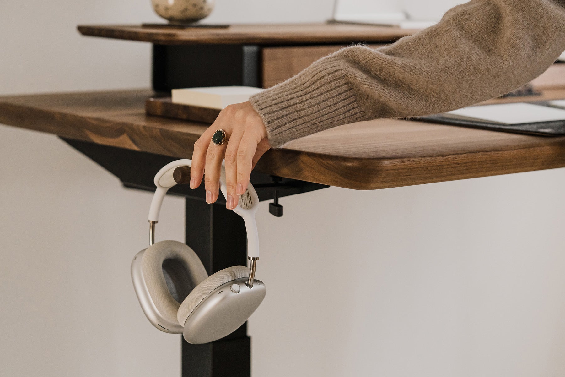 Oakywood Desk-Mounted Headphone Hook – adjustable clamp hook for headphones, bags, or other desktop items | , 