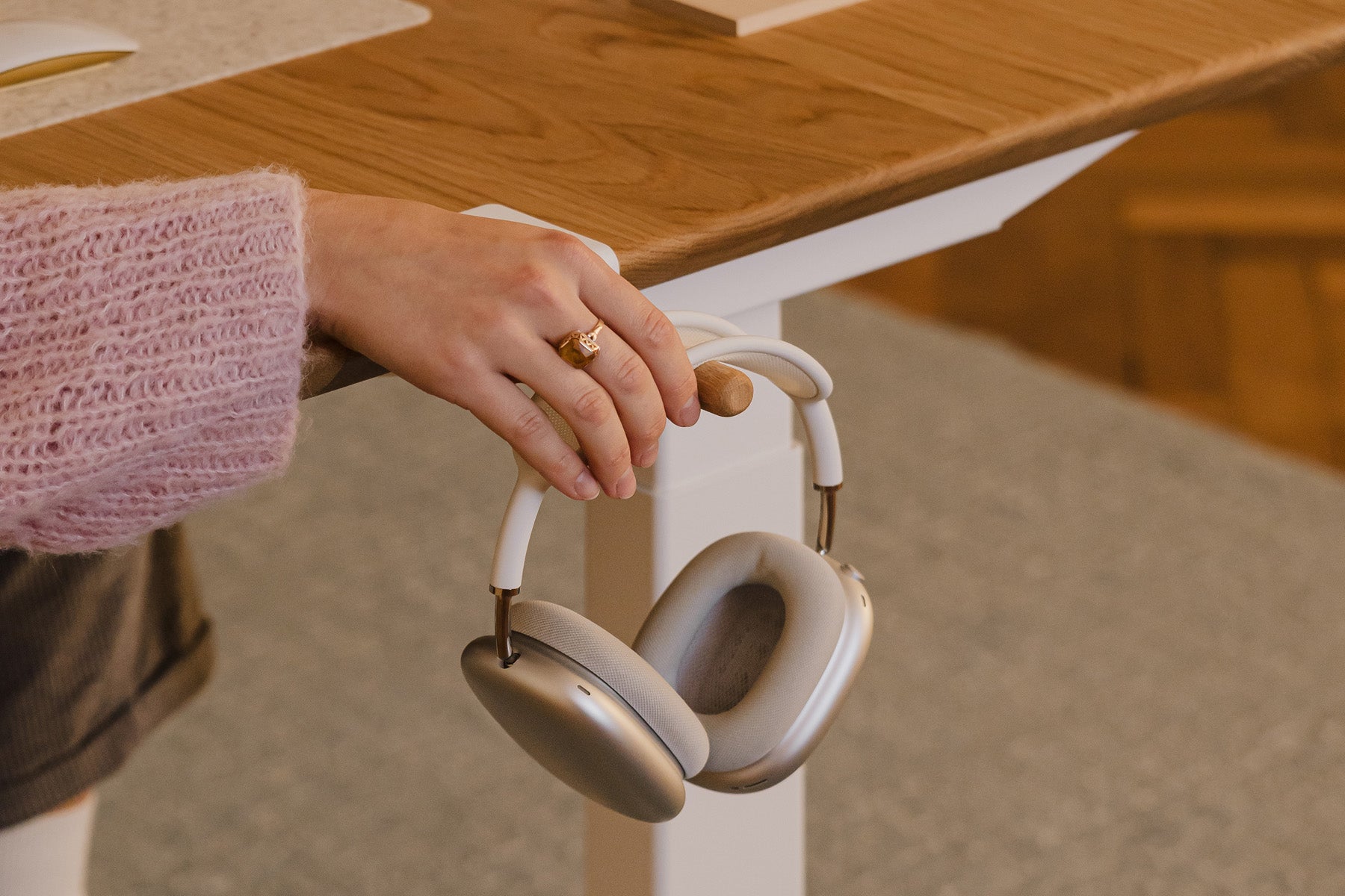 Oakywood Desk-Mounted Headphone Hook – sleek cylindrical hook for storing headphones, handbags, or backpacks within arm’s reach |  ,