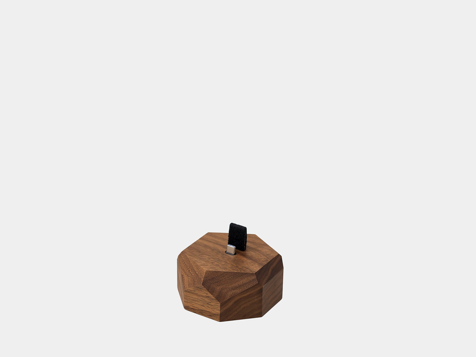 oakywood walnut smartphone dock usb-c connector | walnut, usb-c