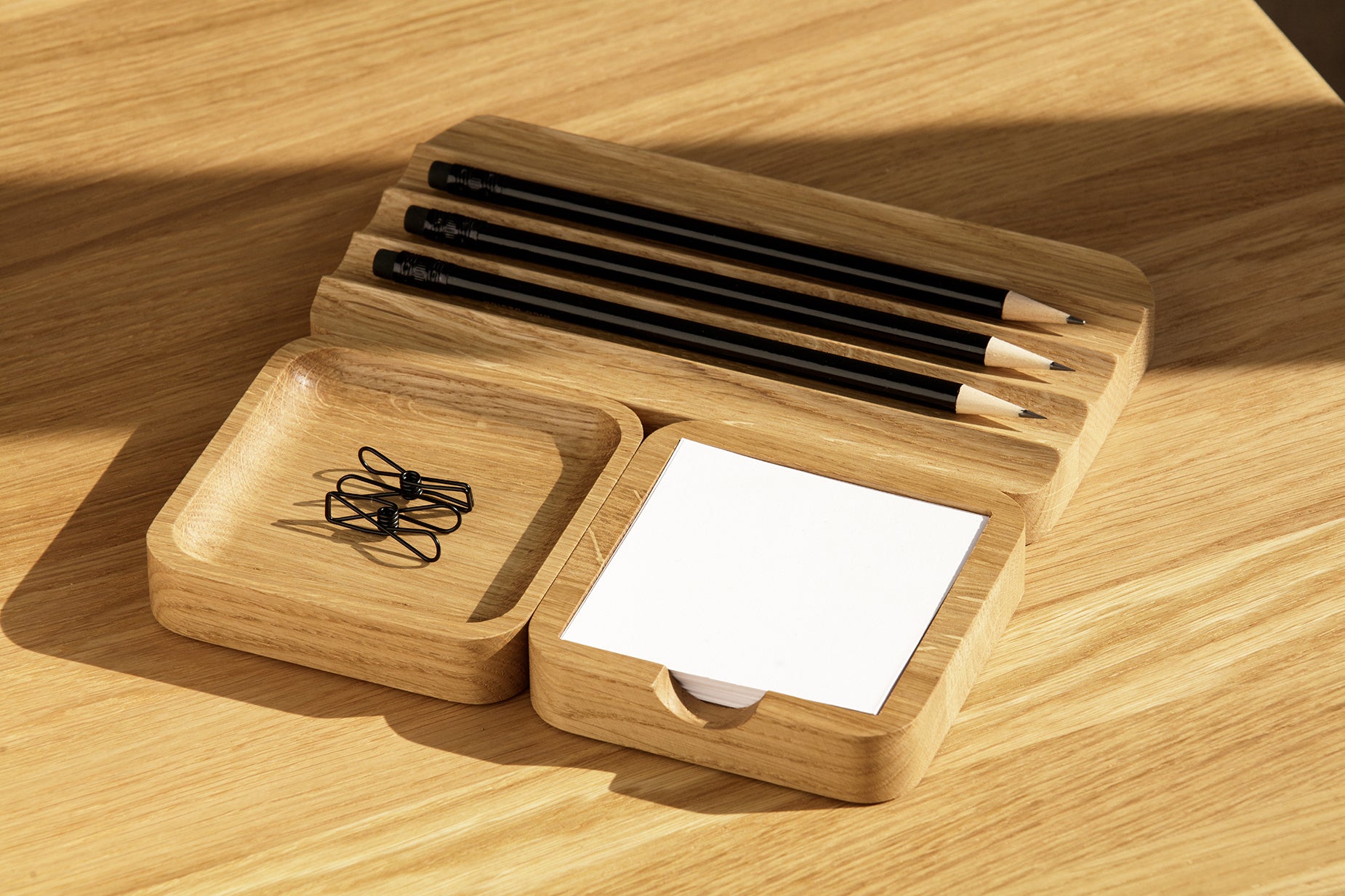 oakyblocks oak sticky notes tray desk setup | oak