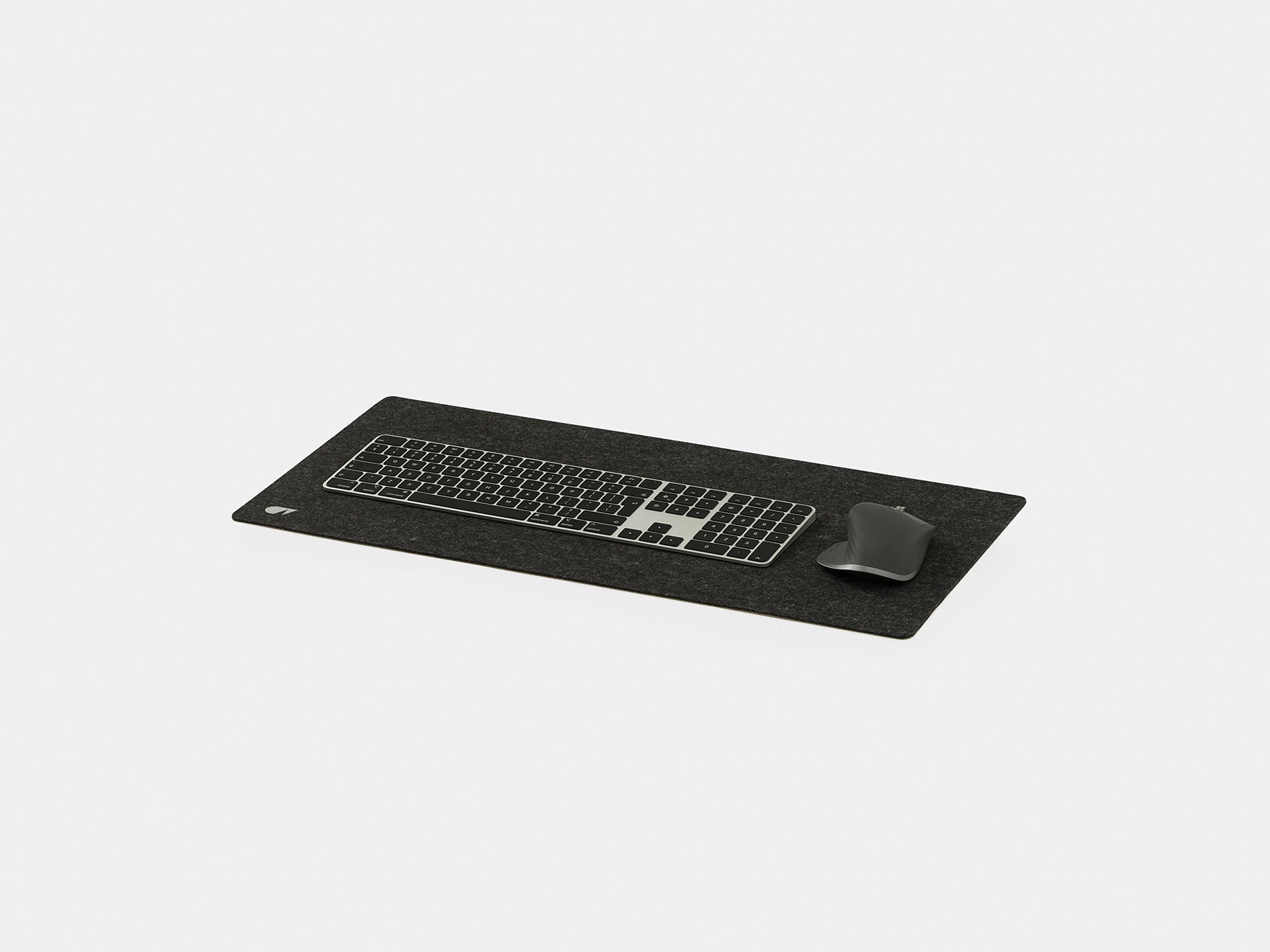 oakywood medium anthracite felt desk mat side view | anthracite, 62x30
