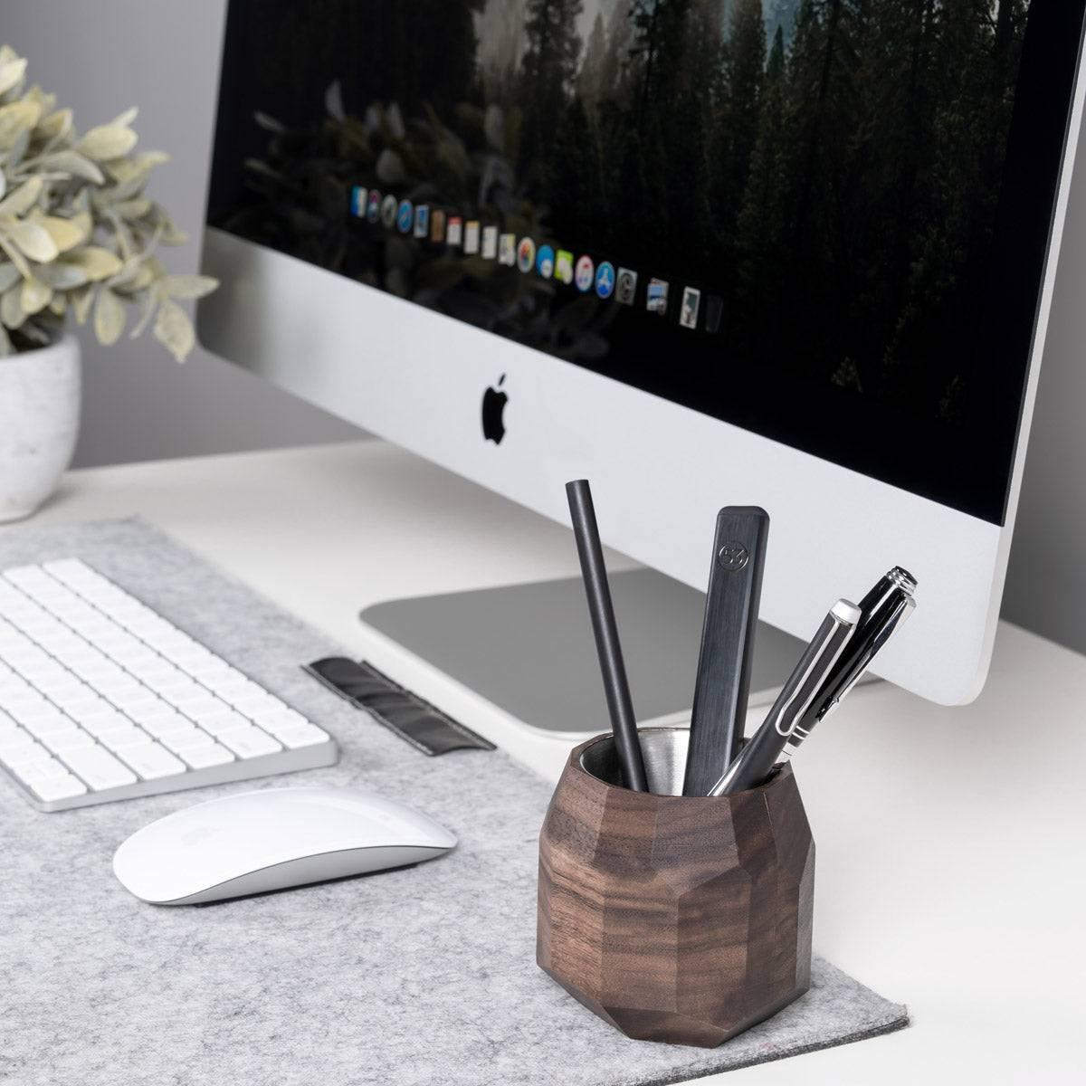Geometric wooden pen holder |-